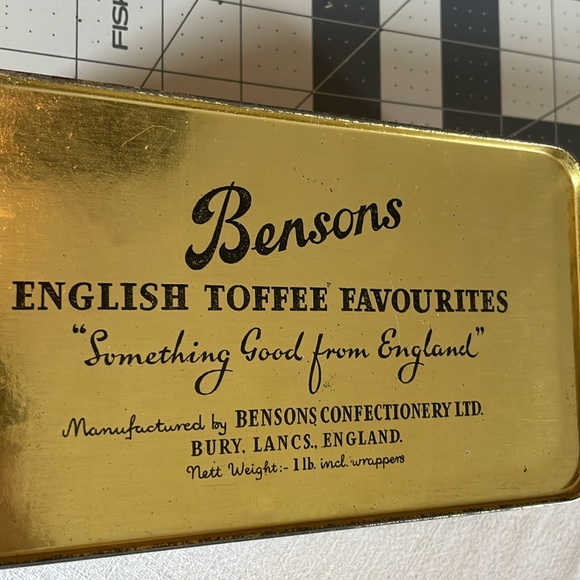 Benson's vintage candy tin, Queen Mary, English Toffee Favourites, hinged lid - Picture 11 of 14